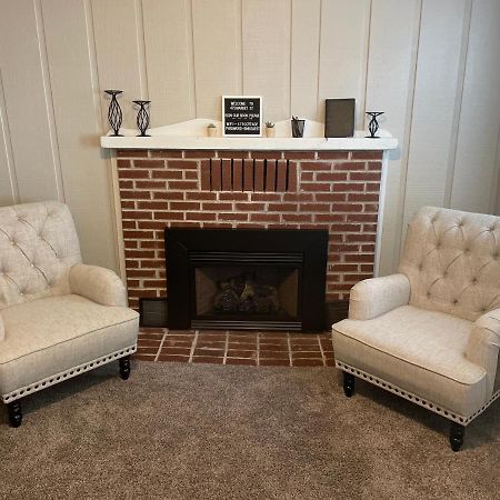 Downtown 2 Bedroom Cottage, Sleeps 6, Walking Distance To Honeywell, Downtown Restaurants, Shopping Wabash Extérieur photo