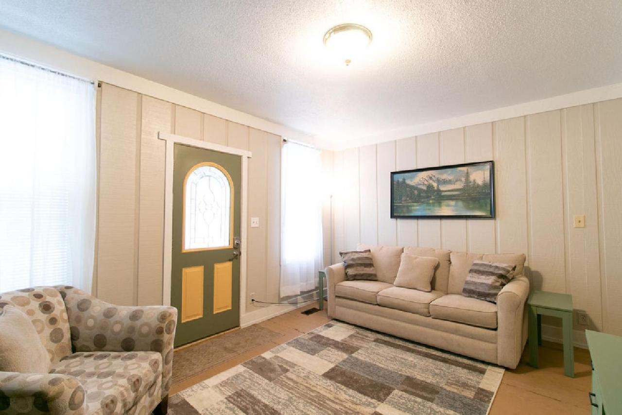 Downtown 2 Bedroom Cottage, Sleeps 6, Walking Distance To Honeywell, Downtown Restaurants, Shopping Wabash Extérieur photo