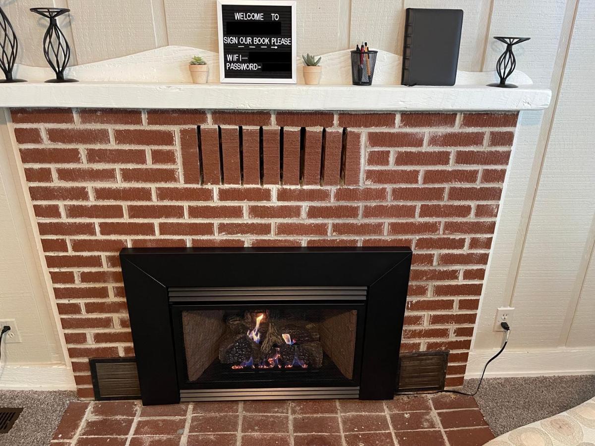 Downtown 2 Bedroom Cottage, Sleeps 6, Walking Distance To Honeywell, Downtown Restaurants, Shopping Wabash Extérieur photo